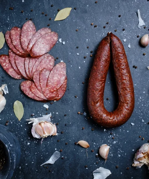 Bosnisk sudzuk med vitlök, producerad av Eldsberga Chark